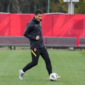 邵佳一：中国足球正经历困难时期 想改变阵痛肯定是需要的