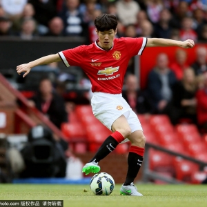 曼联名宿朴智星儿子在家挥舞蓝军旗帜 遭父亲没收