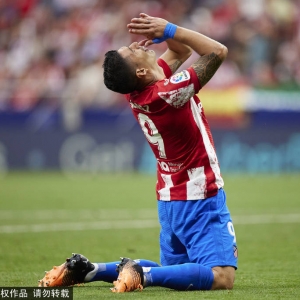 苏牙真性情！主场谢幕战替补席抽泣 未来还在欧洲