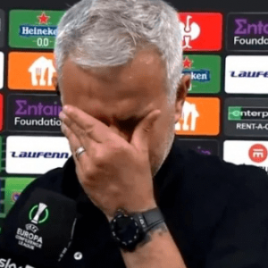 苦尽甘来！穆帅夺冠后数次落泪 承诺只想留在罗马