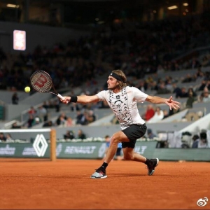 西西帕斯法网首轮演让二追三:逆转像翻大山 要打好每一球