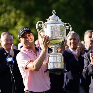 橄榄球红潮队铁粉托马斯 赢得满贯不忘猛击德克萨斯州A & M ...