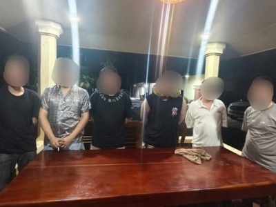 柬埔寨深夜拦截可疑车辆！6名中国人无证被查获109部手机