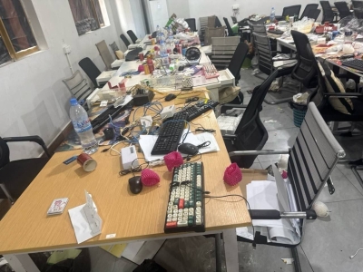 电诈物业黑社会式高压，推推被困敲键盘 ⚠️