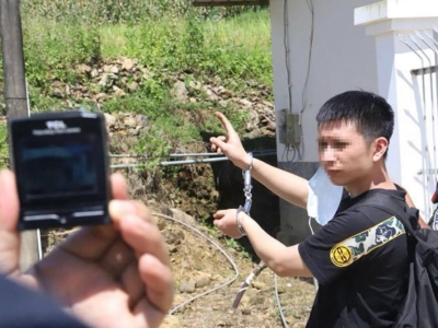 中缅边境再抓偷渡：2人走山间小路被截，还查出电诈前科