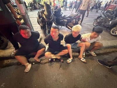 简直无法无天！5名华人在西港持枪与警对峙，被特警一锅端