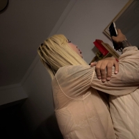 我在Facebook上认识一个人妖，给我发信息让我来她房间找她玩。