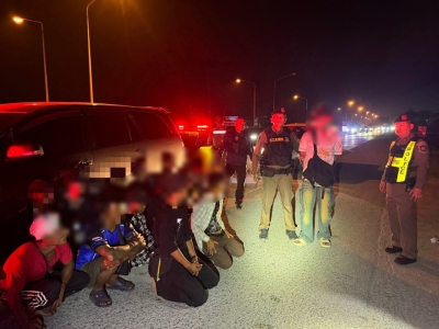 一车塞15名偷渡客！泰国警方成功拦截缅甸偷渡人员