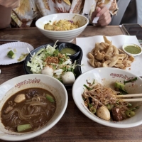 泰国美食真的太考验中国胃了！连续6天酸甜辣冰，最后靠火锅续命
