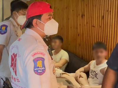 中国游客在芭堤雅吸食大麻后大吐不止，现场紧急救助