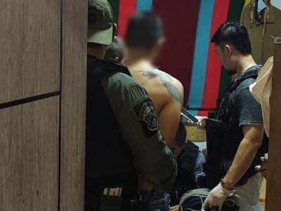 清莱出大案！男子闯屋开枪，警方连夜追捕抓人