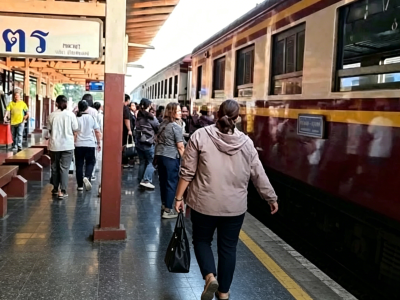 油价疯涨！自驾成本高涨，泰国火车拥堵不堪