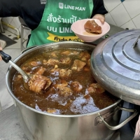 米其林推荐曼谷Silom街头美食 猪脚饭