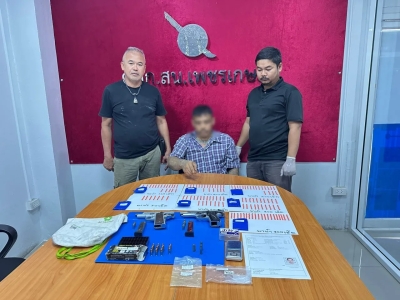 曼谷警方捣毁毒窝!缴获1249粒冰毒+枪支弹药