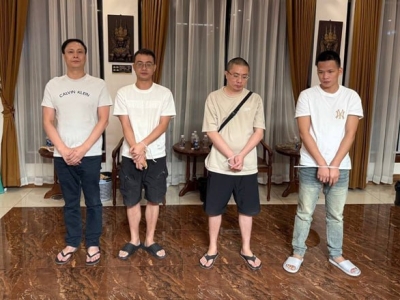 非法居留、伪造证件、涉毒！6名华人被分批移交警局受审