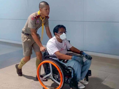 会说英语+用翻译APP！泰国童子军贴心服务外国游客