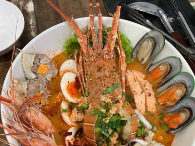 曼谷Pratunam面，超大碗冬龙虾五宝海鲜面