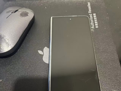 三星Galaxy Z Fold4，1成色定义为伊拉克，功能完好，9000珠，面交联系方式@Frank2437