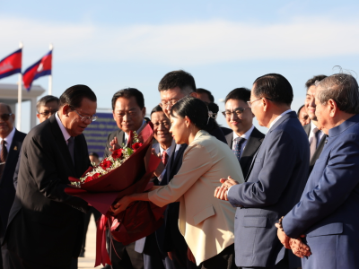 柬参议院主席洪森今早启程访华，将与习近平会晤