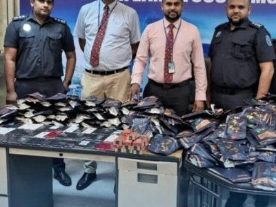 斯里兰卡机场两名中国人被拦，走私84部苹果手机