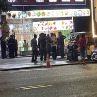 西港省医院附近一群中国人刚刚干起来了