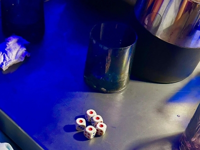 谁懂啊，骰子局真的有毒！🎲 还没玩够就想再来一局。