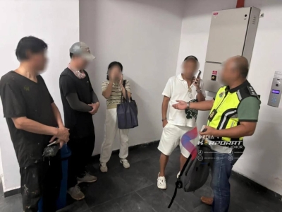 跨国造假曝光：马来西亚查获4中国人13本伪造护照