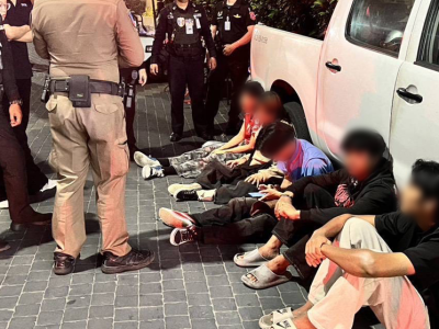 芭堤雅街头爆发冲突，警方逮捕多人并查获刀具