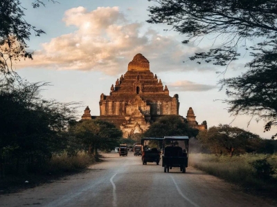 🏯蒲甘塔林：穿越千年的红砖佛塔美景🌅