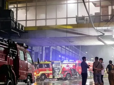 马尼拉中国城999商场深夜突发三级火灾，现已被扑灭