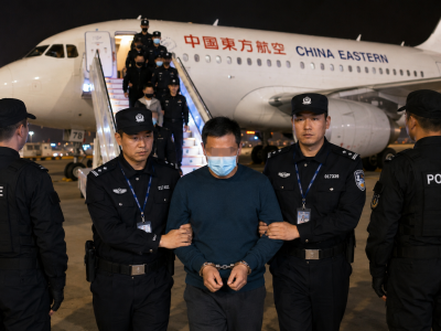 境外引渡成功！中国通报跨国偷渡“大蛇头”蔡某被捕
