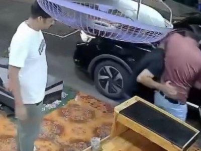 餐厅吃饭被拖上车？芭提雅街头惊现“绑人”画面
