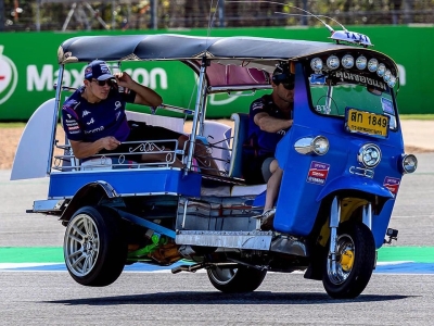 泰国创新玩法，世界顶级车手驾嘟嘟车