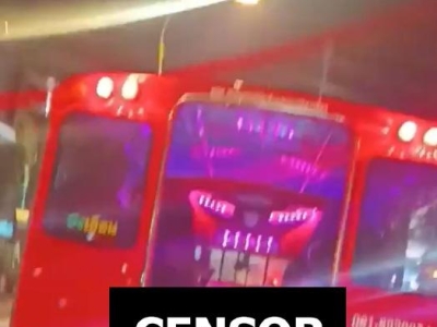 普吉旅游争议，外国夫妻嘟嘟车上不雅举动曝光！