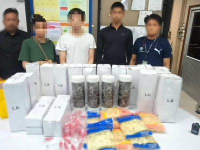 中国男女在曼谷非法卖笑气被抓，现场缴获150瓶管制物质