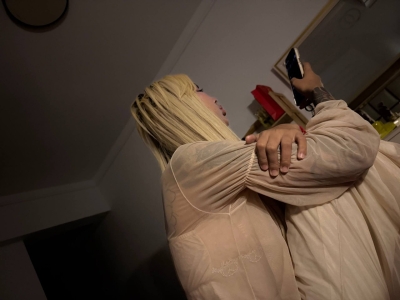 我在Facebook上认识一个人妖，给我发信息让我来她房间找她玩。