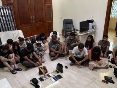 惊！西港豪宅暗藏电诈窝点，现场查获大量设备