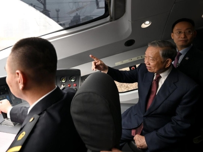 越南苏林坐中国高铁一路看风景直呼：发展太均衡了