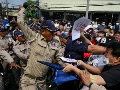 钱取不出来了！柬汇旺爆发大规模抗议冲突
