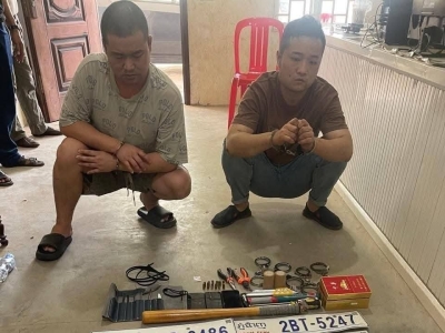 两中国籍男子在柬被捕，现场查获手铐、毒品、子弹及皮卡