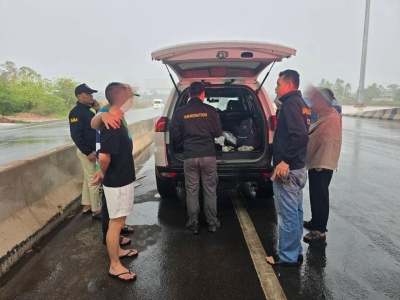 中国男子花6000元从老挝三江市场雇人，非法入泰被捕