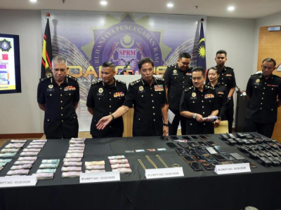 马来西亚前部长滥用职权贪污受贿被捕