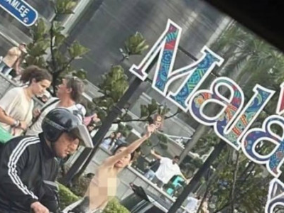 双子塔旁突发一幕！中国女子脱衣持护照求助领事人员