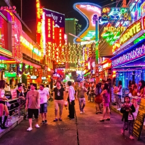 "绿蓝区 "酒吧重新开放，泰国通行证再调整