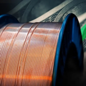 铜价创历史新高，首次突破13,000美元