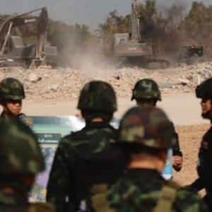 泰军强力拆除泰柬边境违法建筑 强调绝不容忍侵犯主权