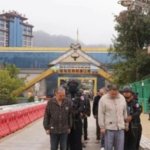 佤邦移交13名涉电诈中国籍嫌犯