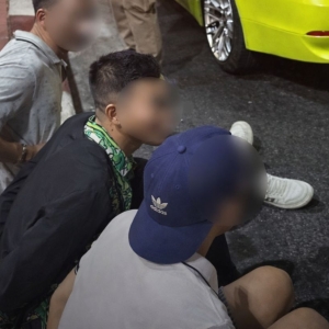 曼谷路检意外破案,越南男子持枪藏毒被逮捕