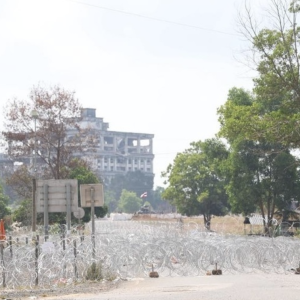 柬埔寨强烈抗议泰军铺设铁丝网