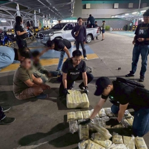 泰国警方缴获282,000粒疯药,两毒贩被拘